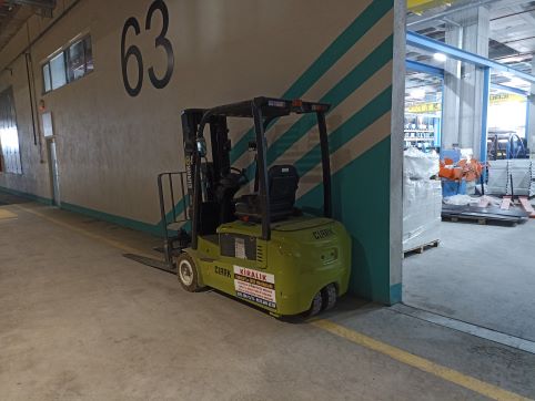 3 Teker Akülü Dar Alan Forklifti