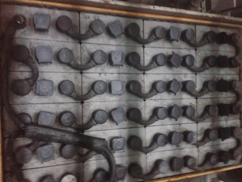 İKİZ TEKER AKÜLÜ DAR ALAN FORKLİFTİ